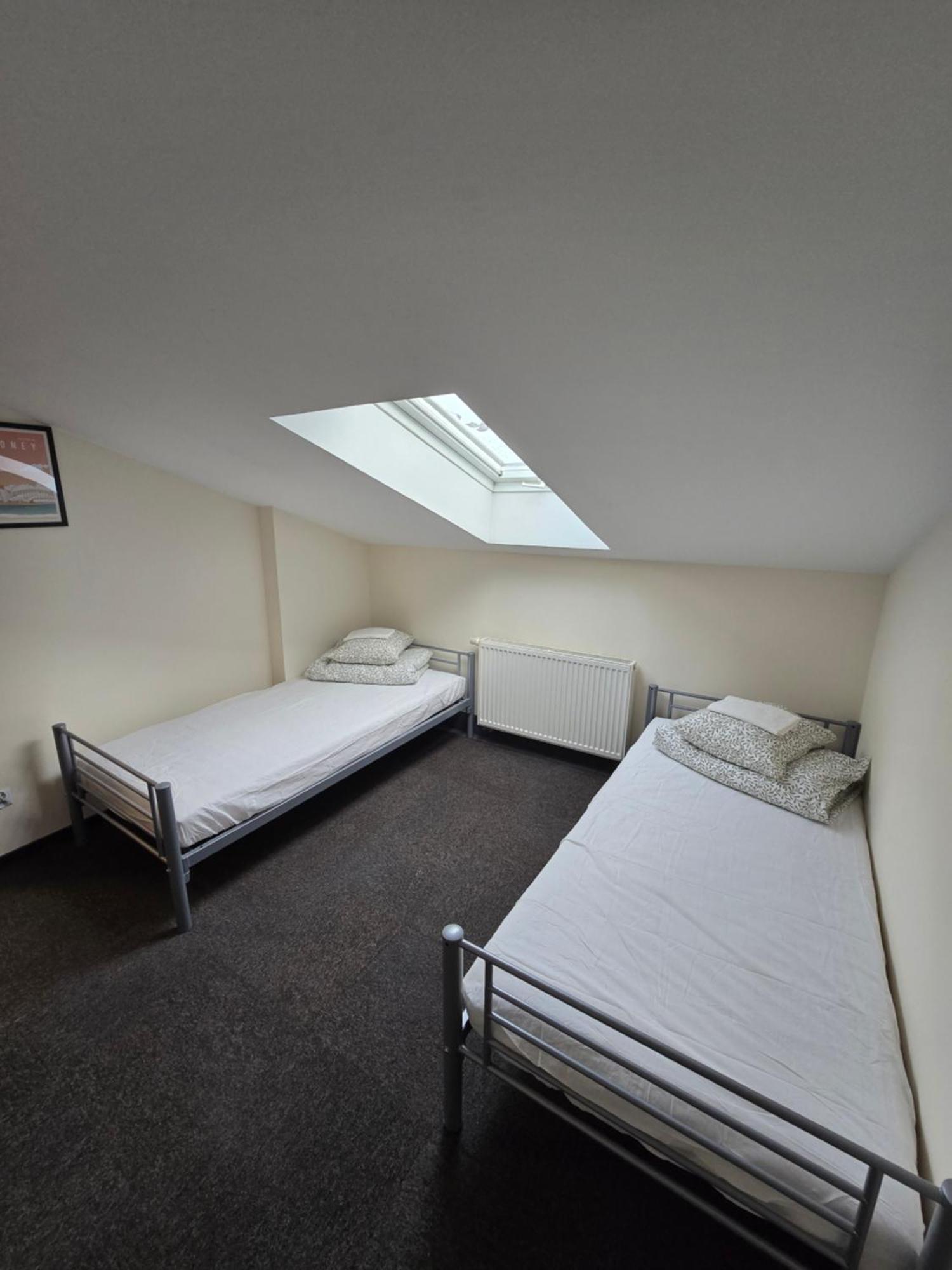 Twin Room,1638010497:JPEG